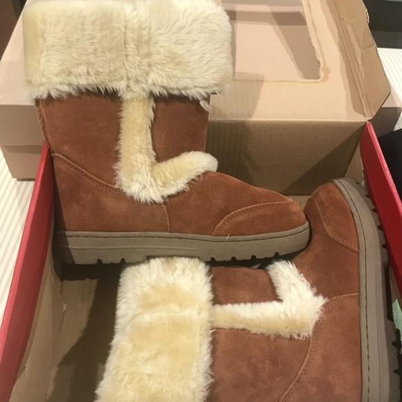 Tan boots - Picture 2 of 3